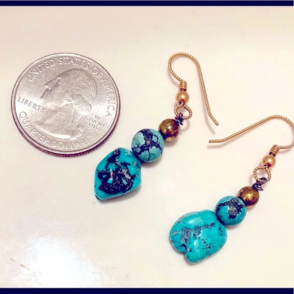 ✨Vintage Raw Turquoise Drop Earrings with one of a kind Gold tone Rope Hooks✨ - Picture 2 of 3